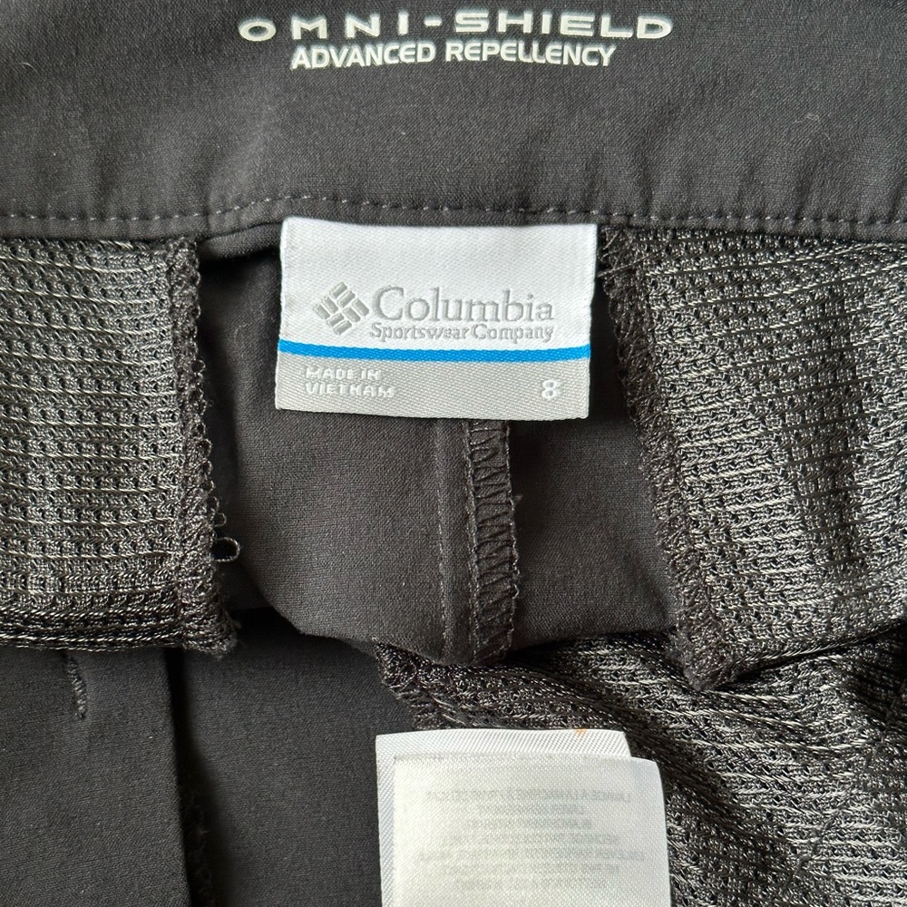 Columbia Size 8 Omni-shield skirt w/ mesh pockets. Great for over bathing suit. - Picture 8 of 9